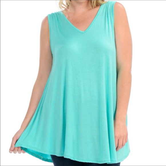 Bellino Clothing Tops - 🌷Plus size V-neck tunic🌷